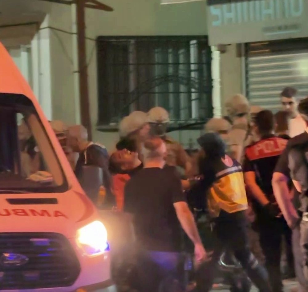 Hakkında Yakalama Kararı Olan Şahıs Polise Ateş Açıp Dükkana Saklandı