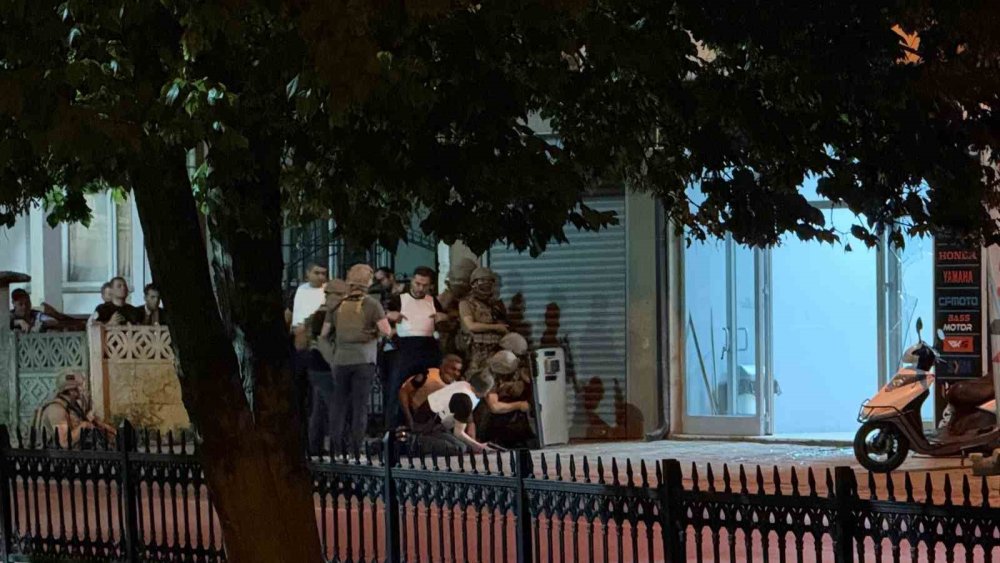 Sakarya’da Film Sahnelerini Aratmayan Olay: Polisle Çatıştı, Bacağından Vuruldu
