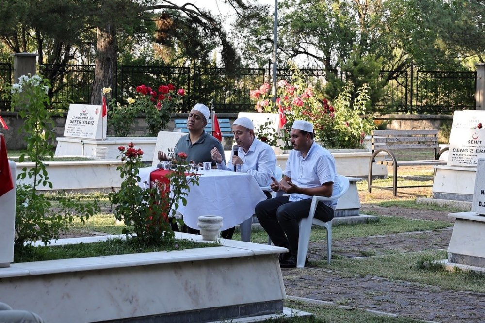 Şehitler İçin ’Kur’an-ı Kerim Tilaveti Ve Mevlüt’ Programı Yapıldı