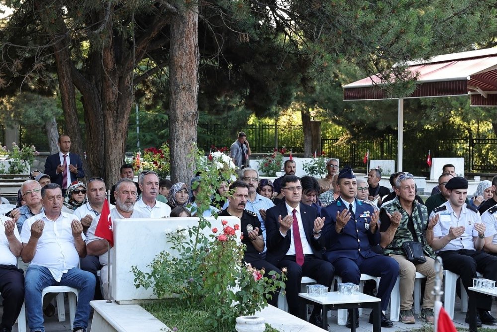 Şehitler İçin ’Kur’an-ı Kerim Tilaveti Ve Mevlüt’ Programı Yapıldı