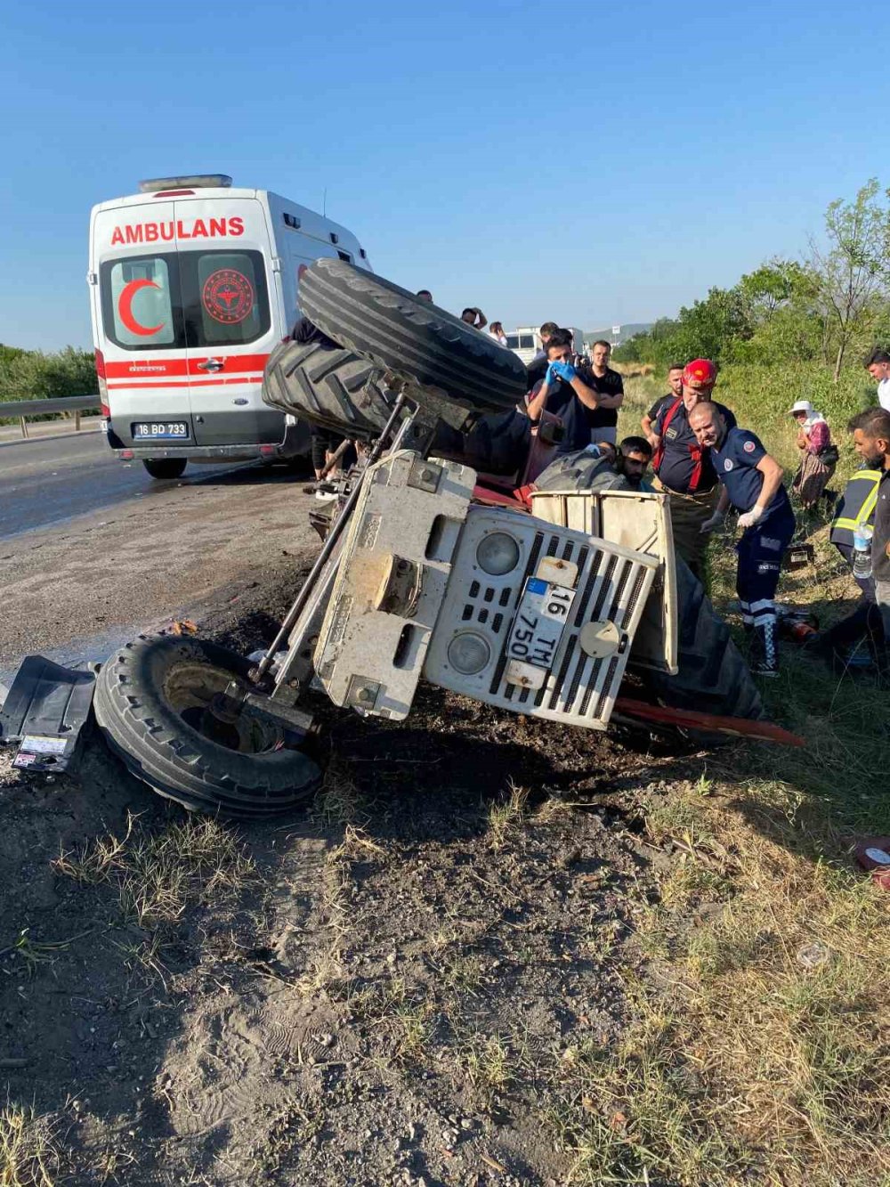 Traktör İle Çekici Çarpıştı: 1 Kişi Yaralandı