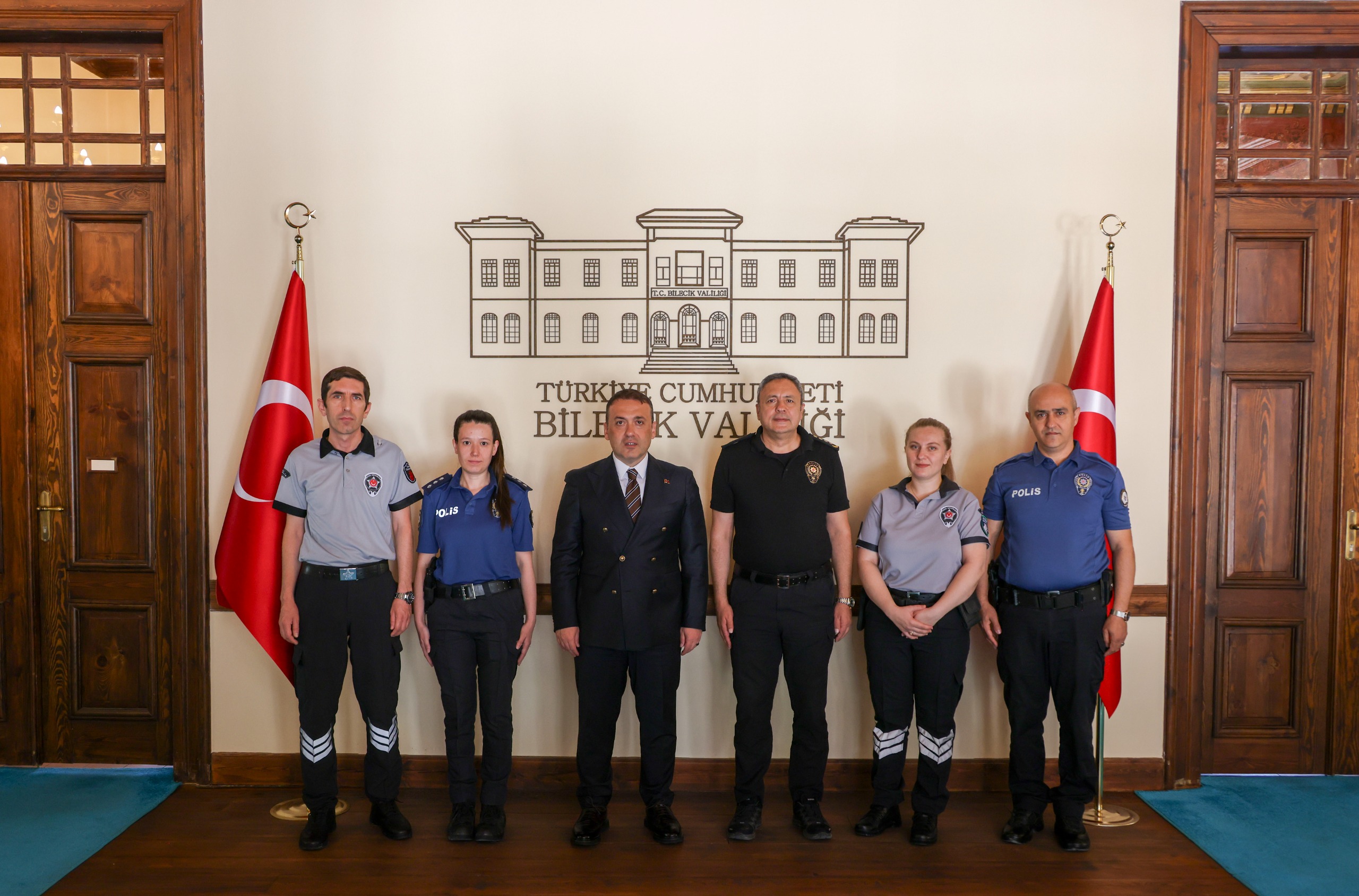 vali-sozer-guvenlik-personellerini-makaminda-agirladi-1.jpeg