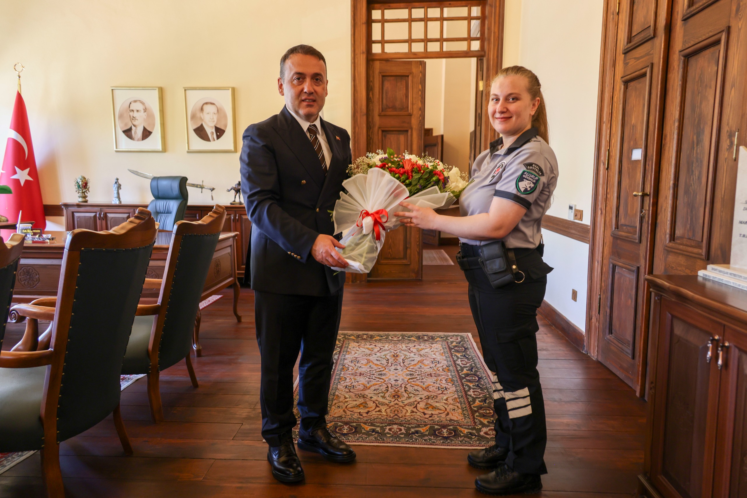 vali-sozer-guvenlik-personellerini-makaminda-agirladi-5.jpeg