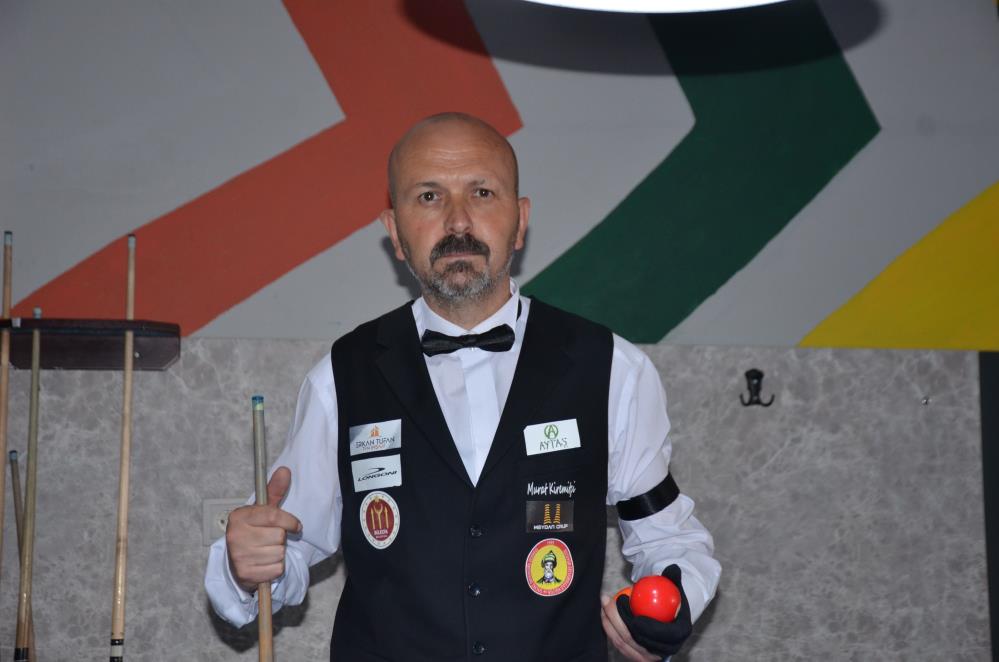 bilardocu-murat-kiremitci-dunya-ucuncusuyle-yapacagi-maca-hazirlaniyor.jpg