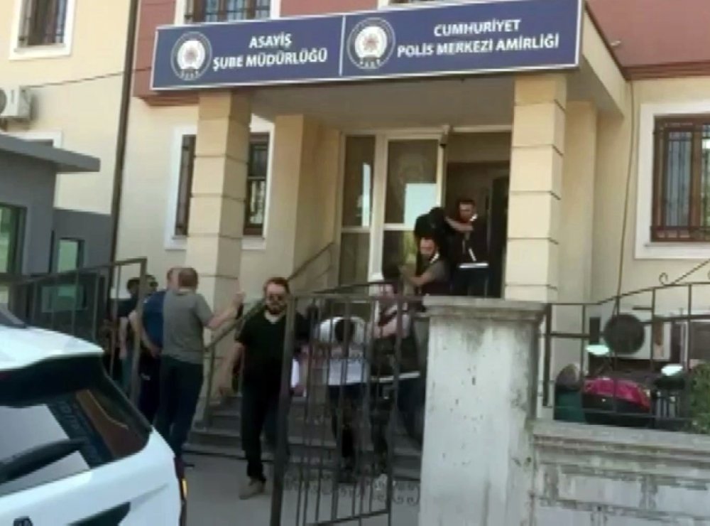Kendilerini Polis, Savcı Diye Tanıtıp 7 Milyon TL Dolandırdılar