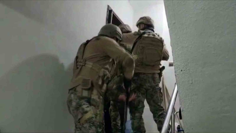 Silah Kaçakçılığına Darbe: Çok Sayıda Silah Ve Mühimmatı Ele Geçirildi, 4 Gözaltı