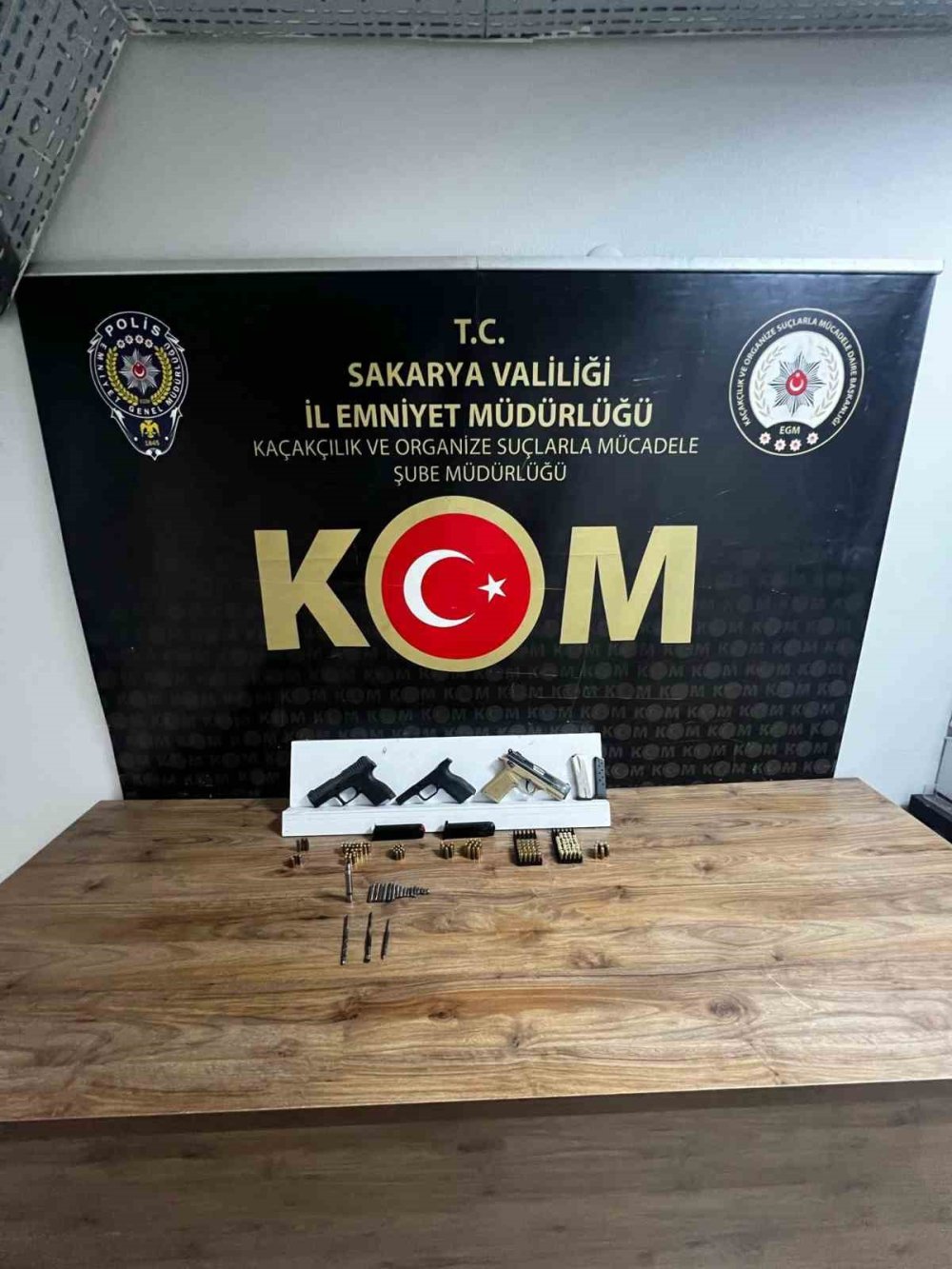 Silah Kaçakçılığına Darbe: Çok Sayıda Silah Ve Mühimmatı Ele Geçirildi, 4 Gözaltı