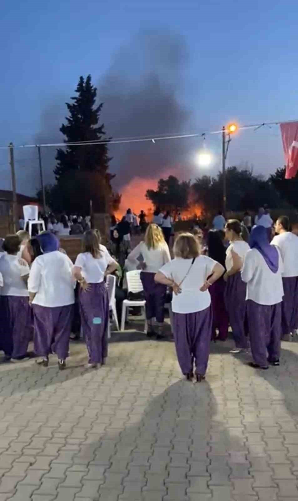 Havai Fişekler Az Kalsın Köyü Yakıyordu!