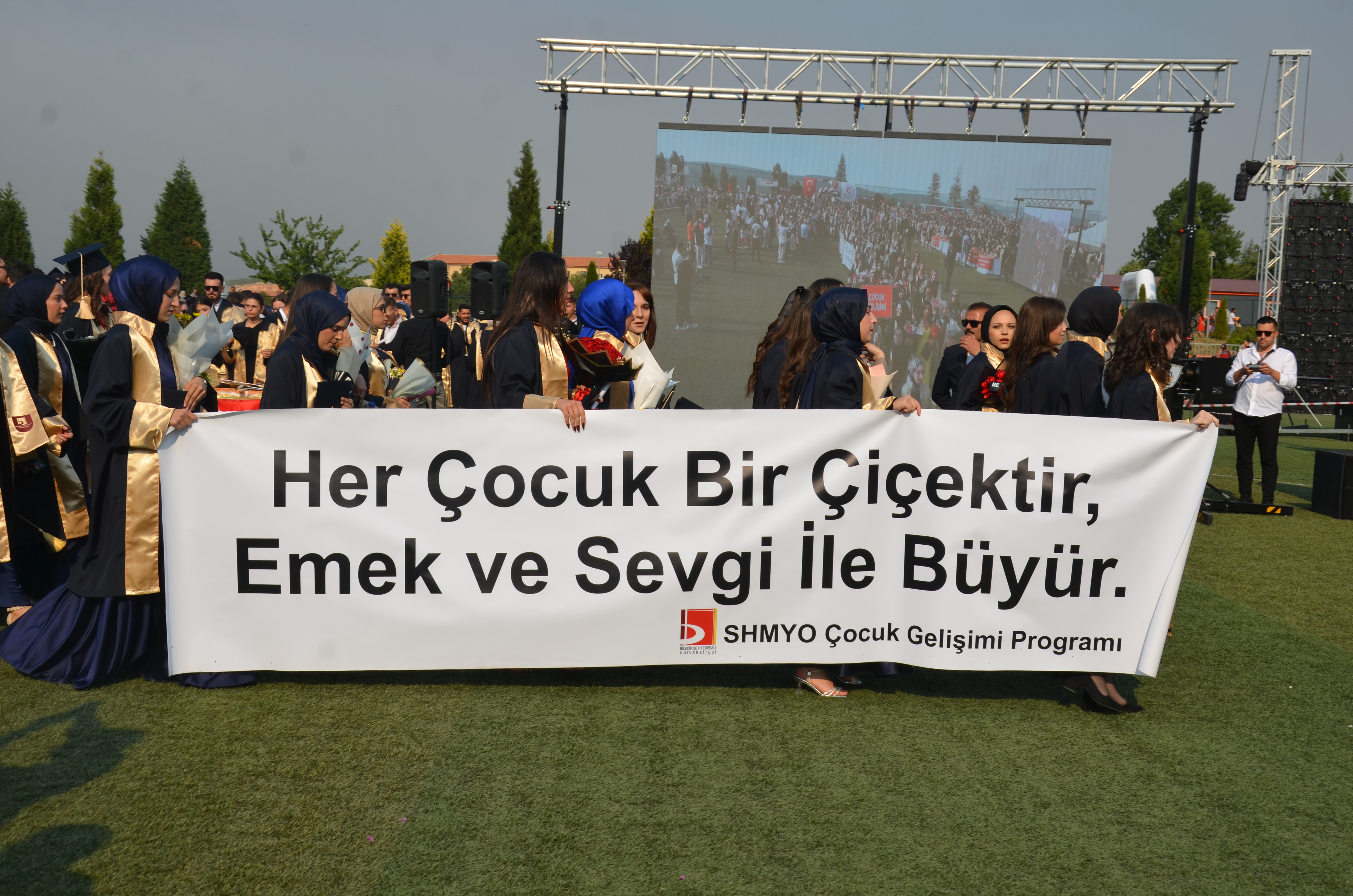 mezunlar-hem-dusundurdu-hem-guldurdu-5.jpg