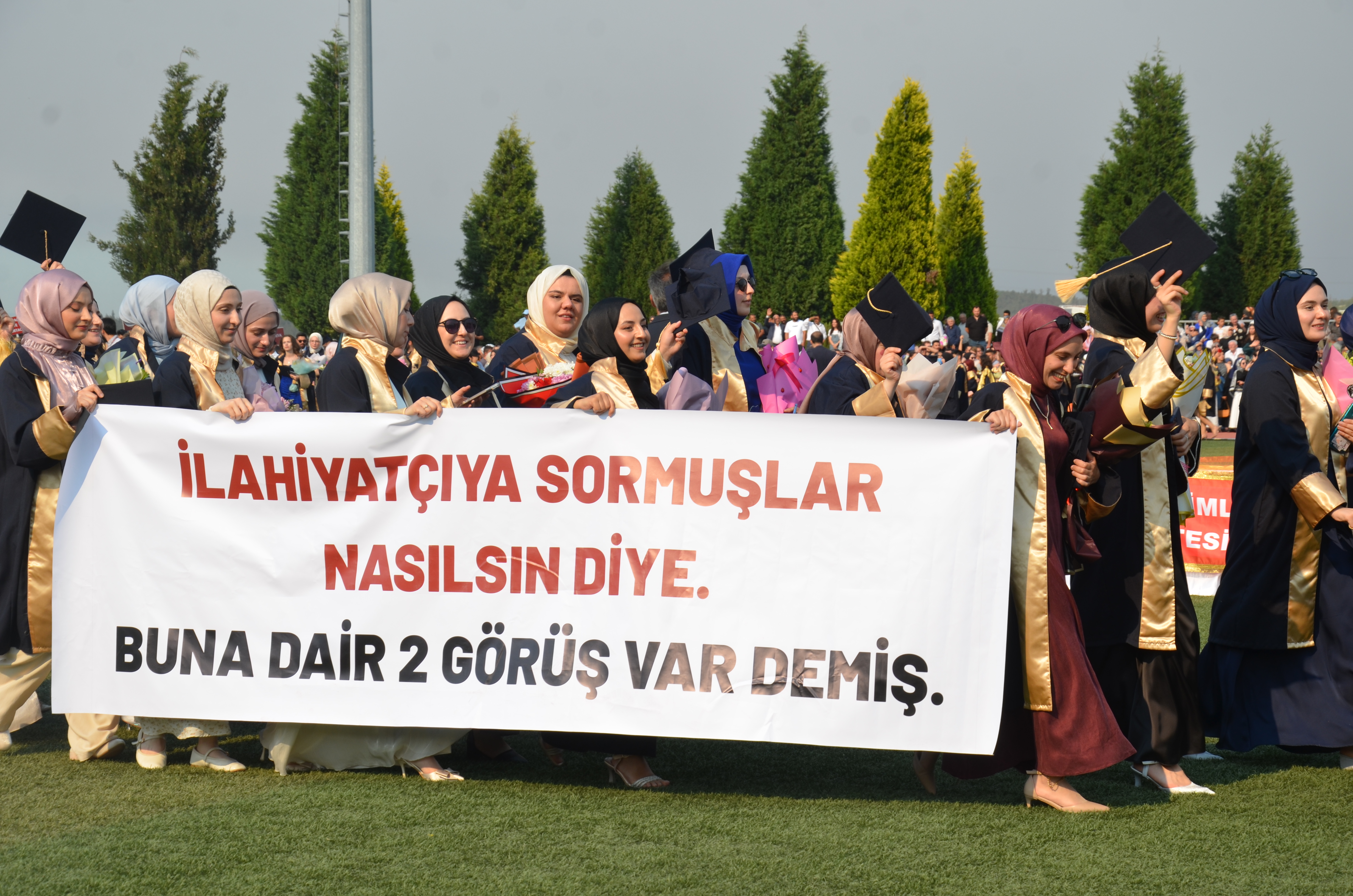 mezunlar-hem-dusundurdu-hem-guldurdu-6.jpg