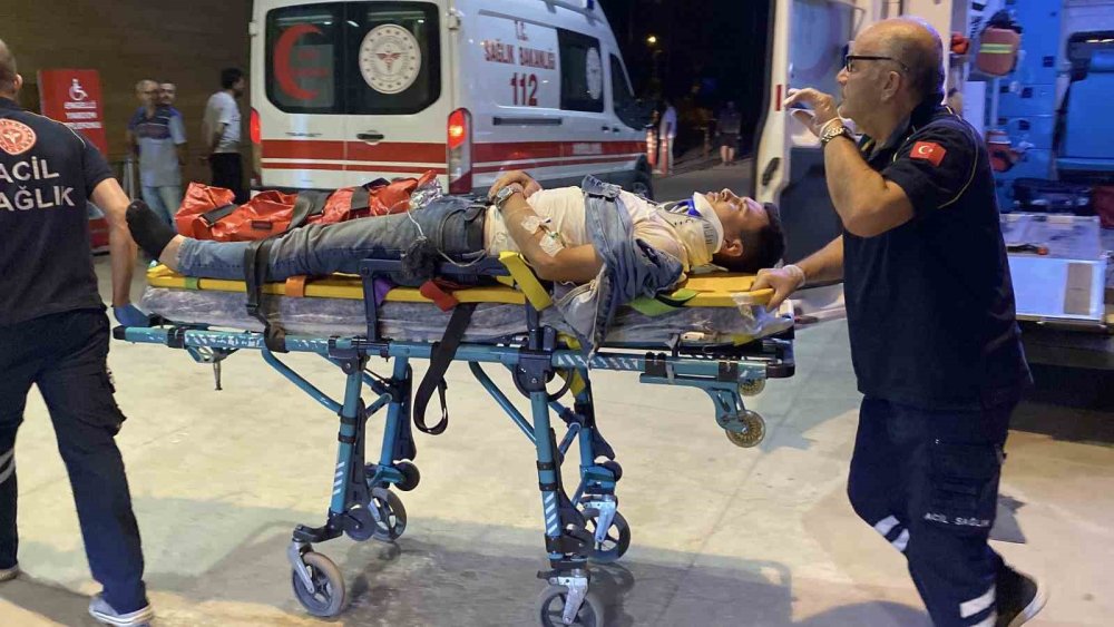 Otomobil İle Motosiklet Çarpıştı: 1 Ağır Yaralı