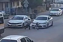 Otomobilin Çarptığı Anne Ve Oğlu Yaralandı
