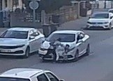 Otomobilin Çarptığı Anne Ve Oğlu Yaralandı
