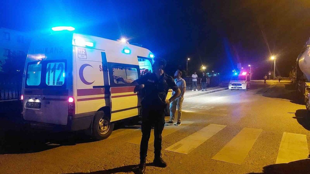Sakarya’da Otomobilin Çarptığı Elektrikli Bisikletteki Anne Ve Kızı Yaralandı