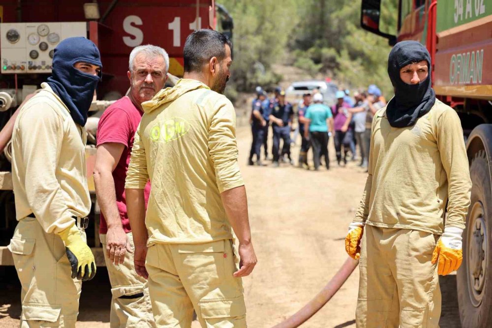 Sakarya’daki Orman Yangınına 700 Personel, 200 Araç Ve 11 Helikopter Müdahale Ediyor