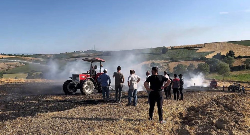 200 Saman Balyası Yandı, Çiftçiler Traktörleriyle Müdahale Etti
