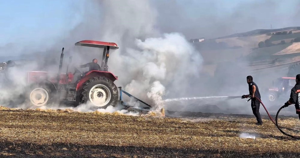 200 Saman Balyası Yandı, Çiftçiler Traktörleriyle Müdahale Etti