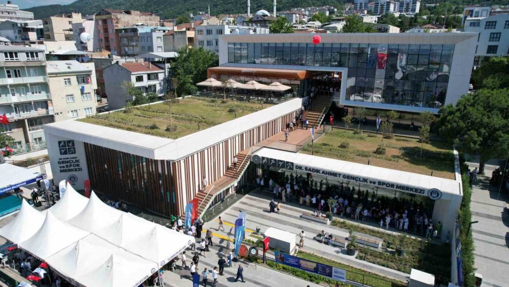 "Dr. Sadık Ahmet Gençlik Ve Spor Merkezi" Hizmete Açıldı