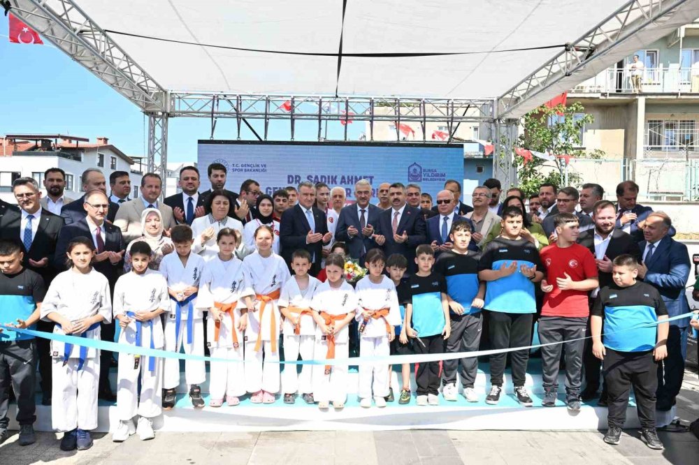 "Dr. Sadık Ahmet Gençlik Ve Spor Merkezi" Hizmete Açıldı
