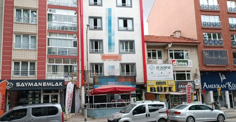 Otelde Yangın: 2 Kişi Dumandan Etkilendi