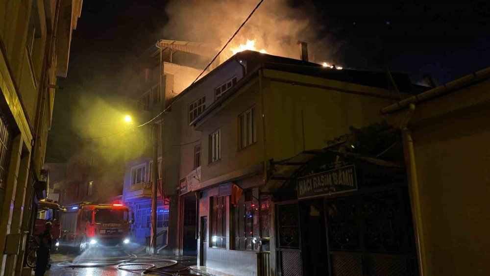 Oto Tamirhanesinde Yangın