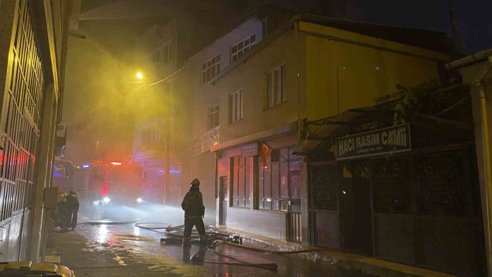 Oto Tamirhanesinde Yangın