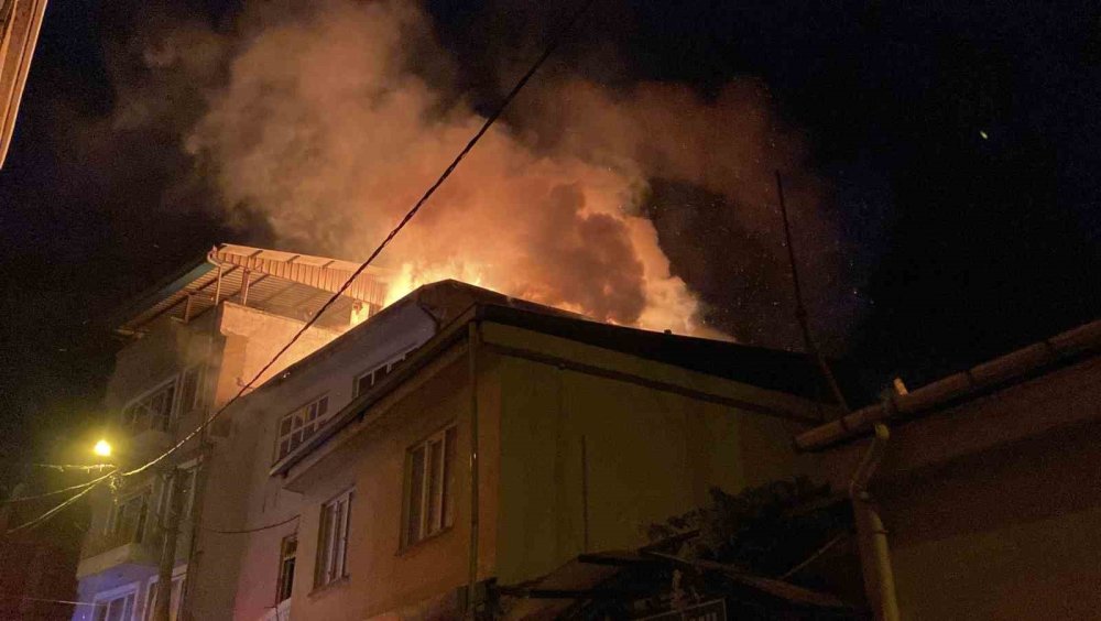 Oto Tamirhanesinde Yangın