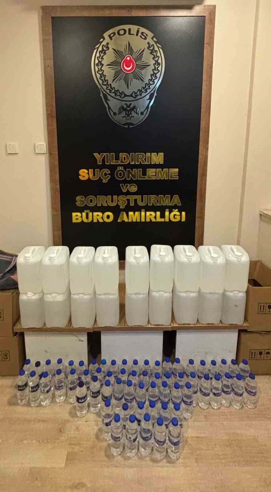 Aracından Ve Evinden 121 Litre Sahte İçki Çıktı