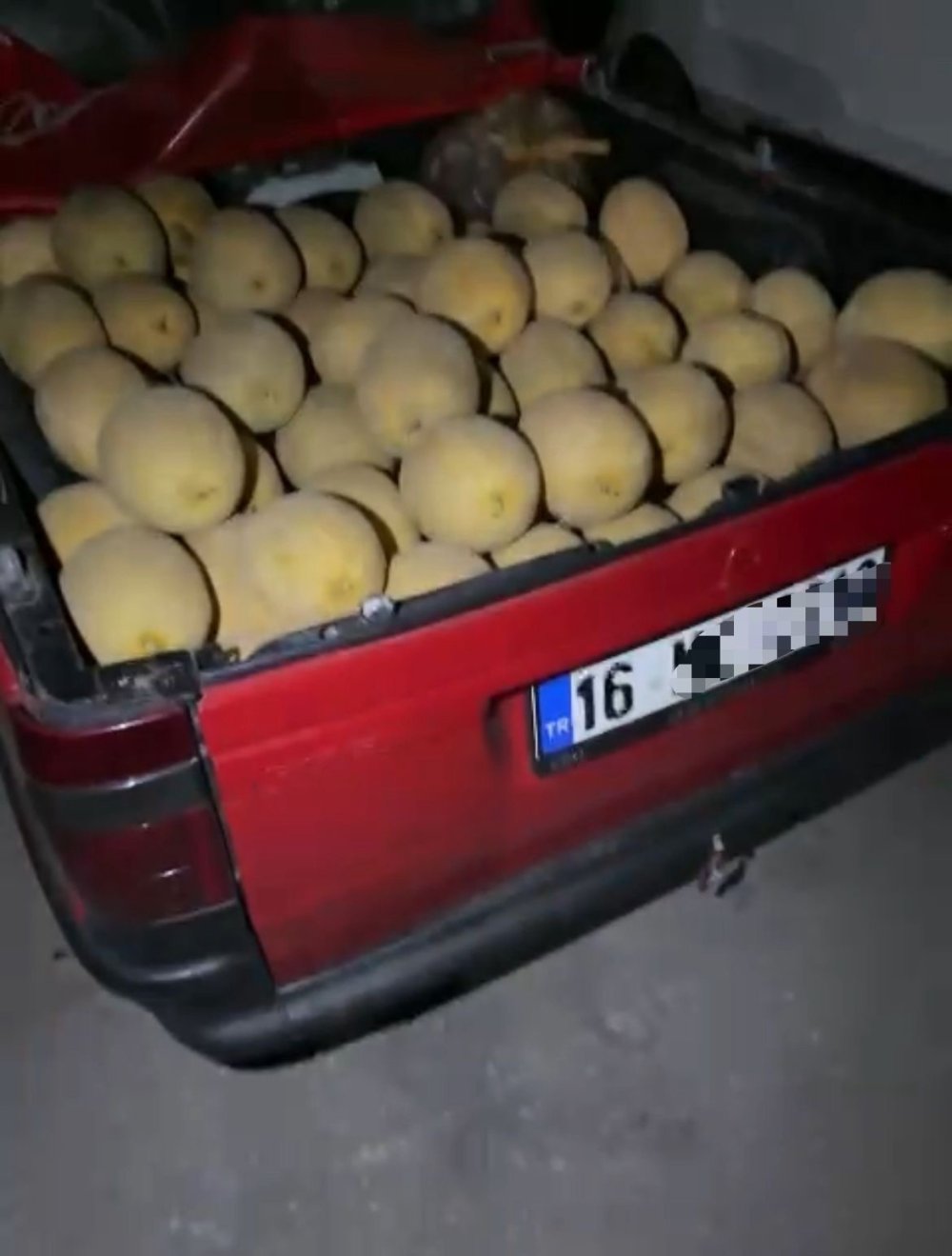 Aracından Ve Evinden 121 Litre Sahte İçki Çıktı