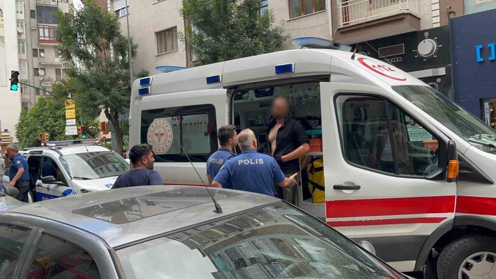 Kontrolü Kaybedilen Otomobil Park Halindeki Araçlara Çarptı