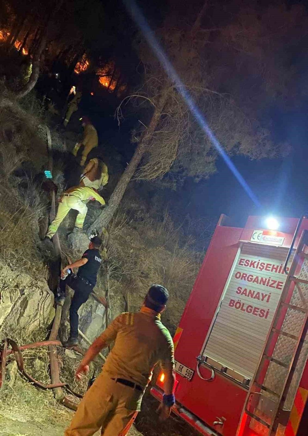 Akut Eskişehir Ekibi Yanmak Üzere Olan Hayvanları Kurtardı