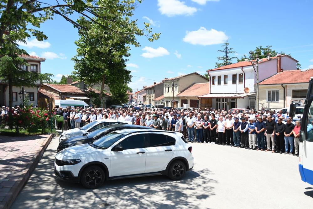 baskan-yardimcisi-engin-kardes-son-yolculuguna-ugurlandi1.jpg