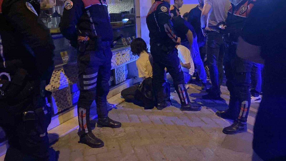 Benzin İstasyonundan Otomobil Çaldı!