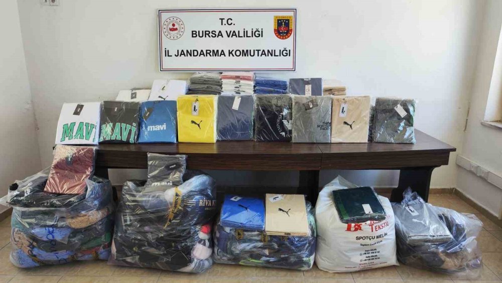 Kaçak Kıyafet Operasyonu: 2 Milyon TL Değerinde Malzeme Ele Geçirildi