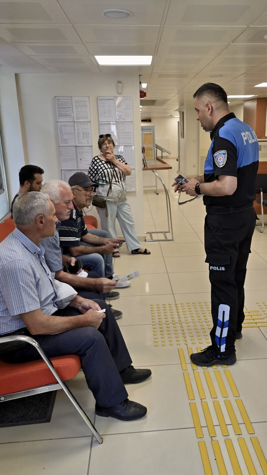 polis2.jpeg