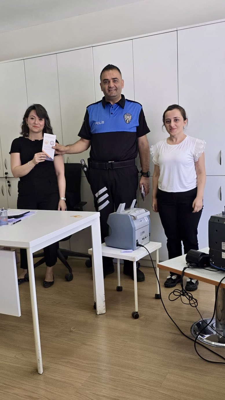 polis3.jpeg