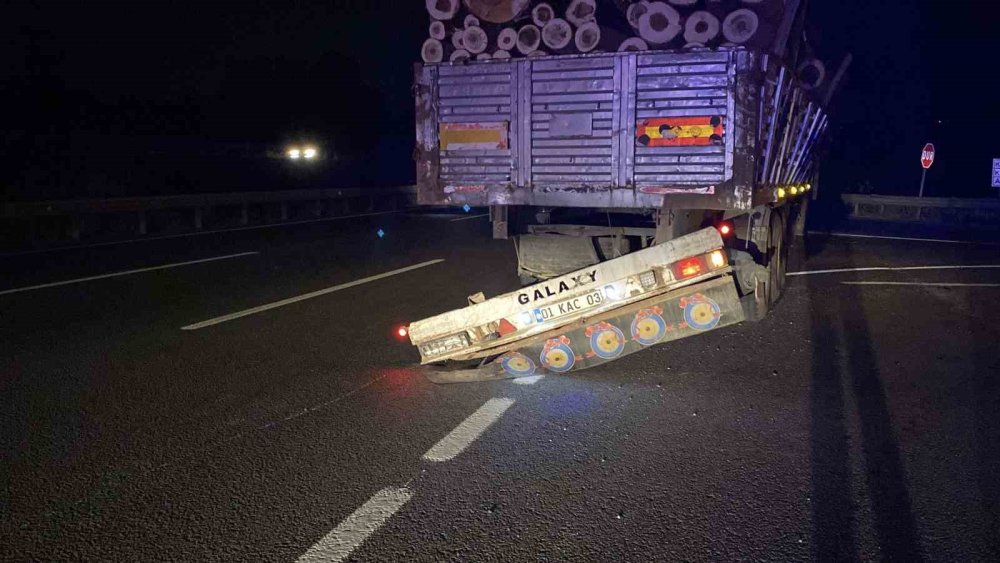 Kontrolden Çıkan Araç Tıra Çarptı: 1 Ağır Yaralı