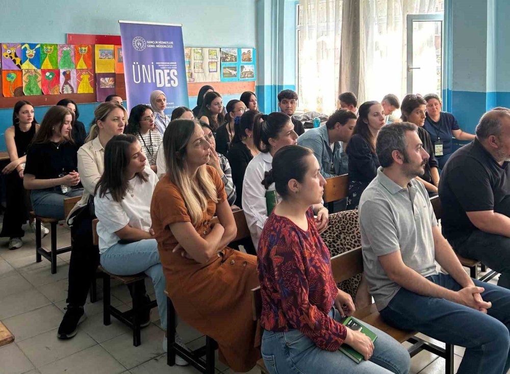 Öğrencilerinden Sürdürülebilir Okulların Yaygınlaşması İçin Proje