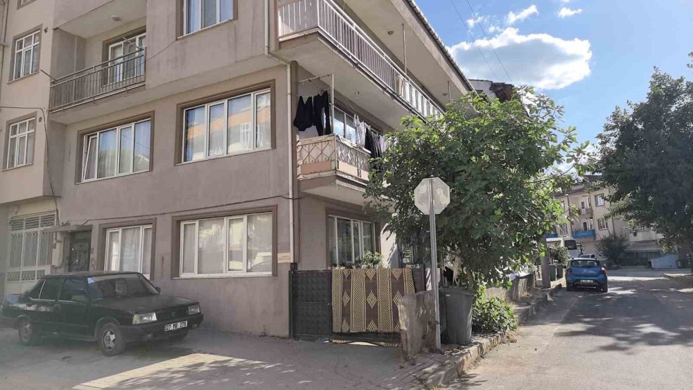 Balkondan Düşen 3 Yaşındaki Çocuk Ağır Yaralandı