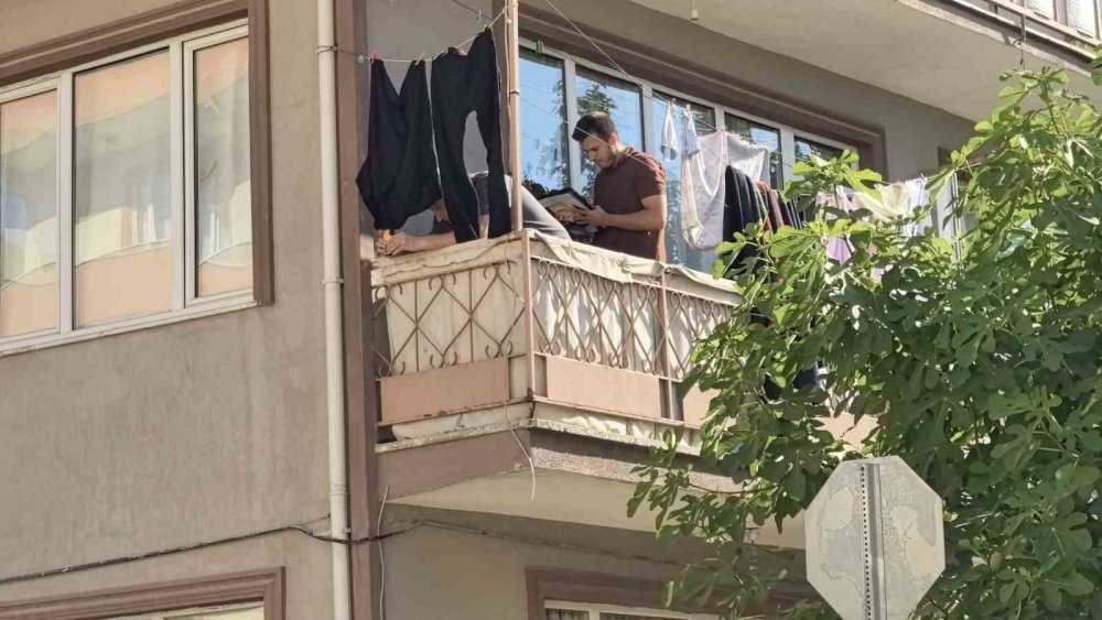 Balkondan Düşen 3 Yaşındaki Çocuk Ağır Yaralandı