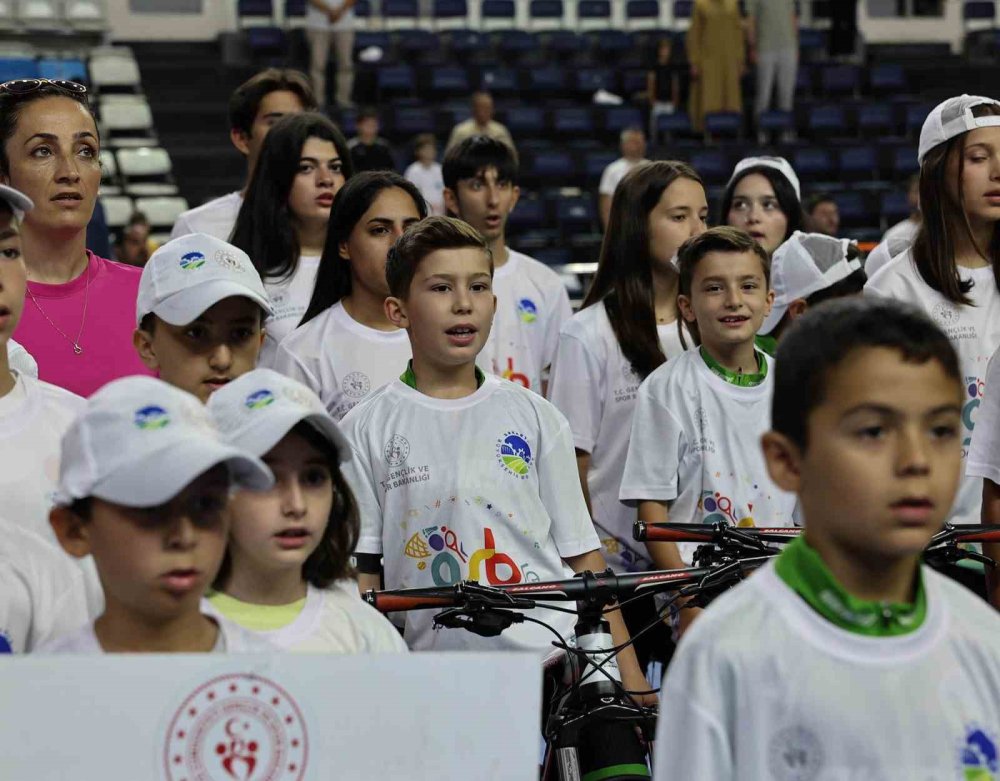 Binlerce Çocuğun Yaz Spor Okulu Heyecanı Başladı