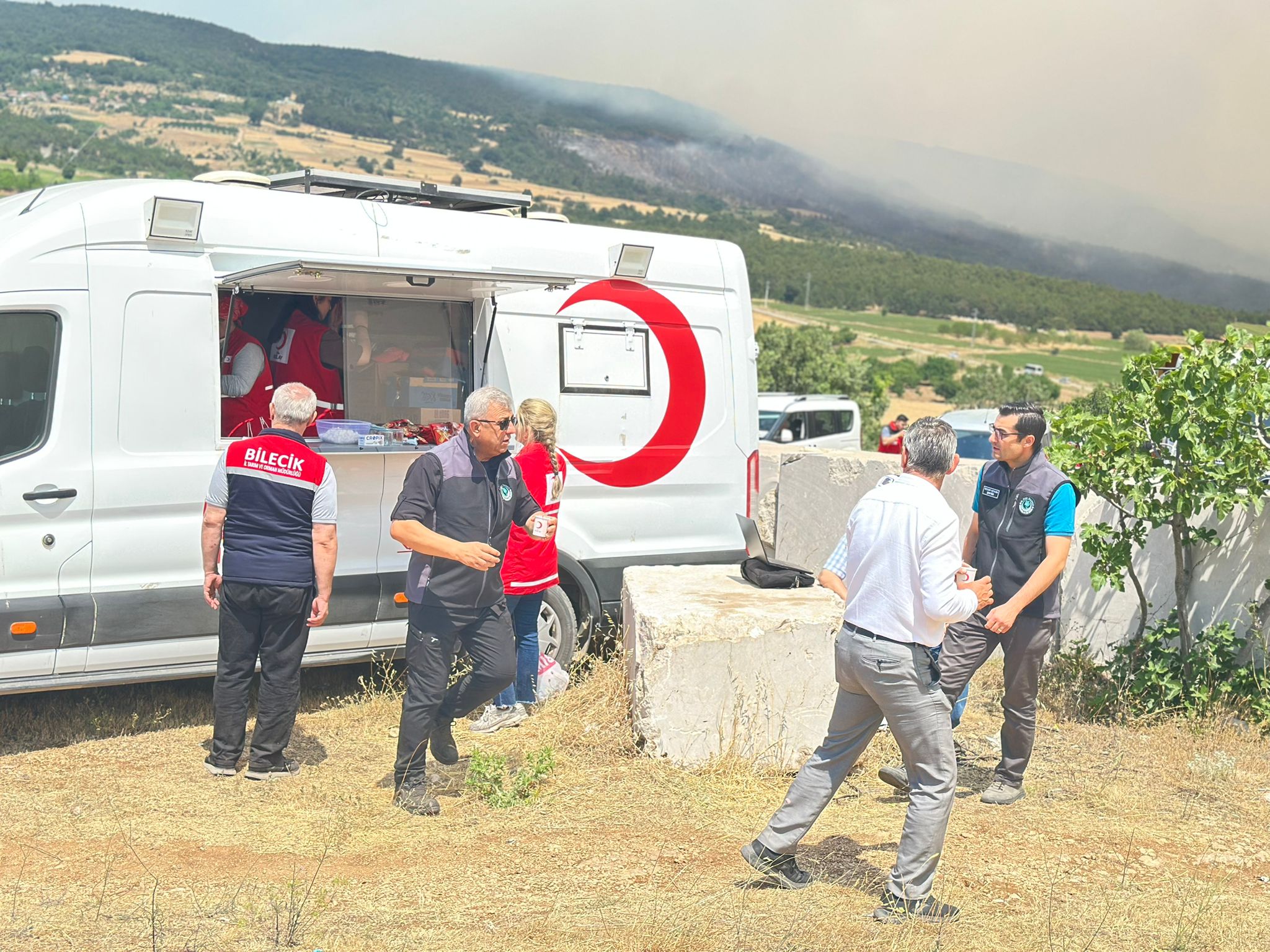 turk-kizilay-bilecik-subesi-yangin-bolgesinde-aktif-gorev-ustlendi.jpg