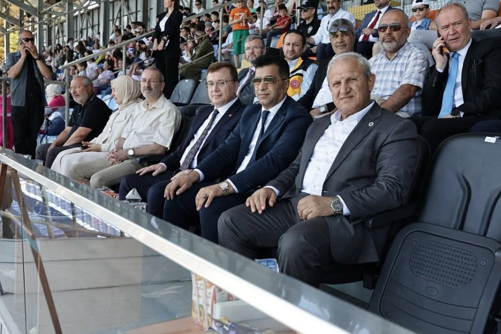 Yaz Spor Okulları Coşkuyla Açıldı