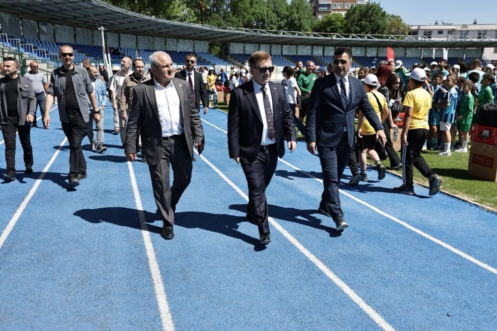 Yaz Spor Okulları Coşkuyla Açıldı