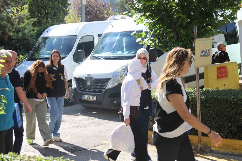 Aylarca Süren Takibin Ardından Düzenlenen Fuhuş Operasyonunda 19 Şüpheli Yakalandı