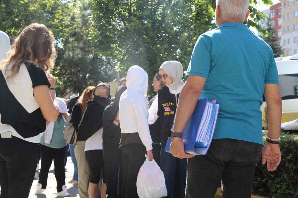 Aylarca Süren Takibin Ardından Düzenlenen Fuhuş Operasyonunda 19 Şüpheli Yakalandı