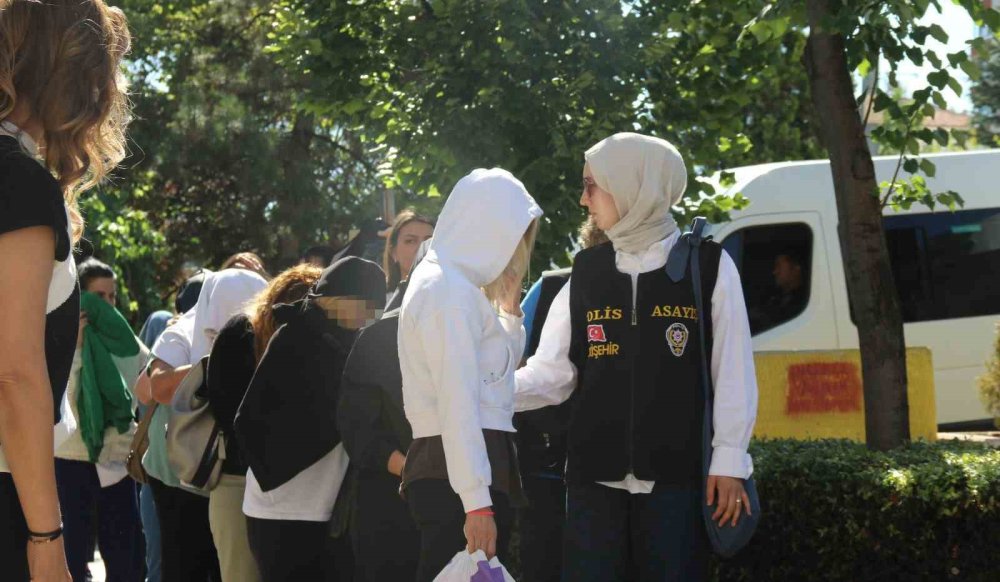 Aylarca Süren Takibin Ardından Düzenlenen Fuhuş Operasyonunda 19 Şüpheli Yakalandı
