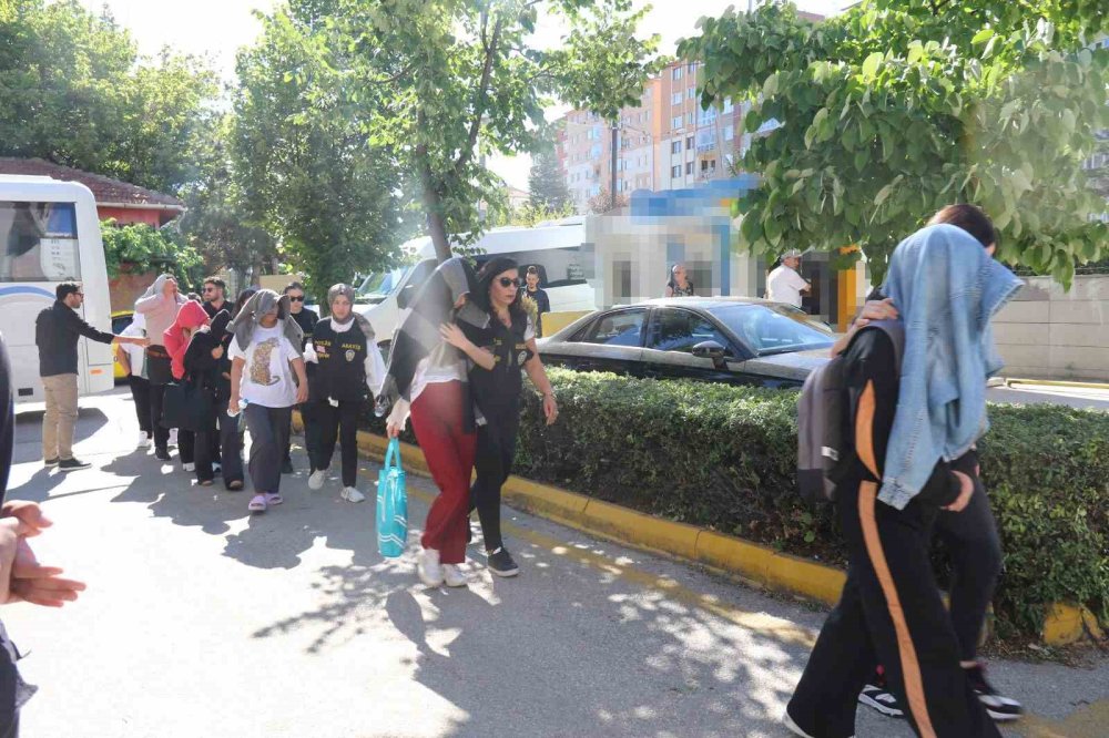 Aylarca Süren Takibin Ardından Düzenlenen Fuhuş Operasyonunda 19 Şüpheli Yakalandı