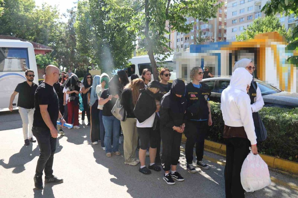 Aylarca Süren Takibin Ardından Düzenlenen Fuhuş Operasyonunda 19 Şüpheli Yakalandı