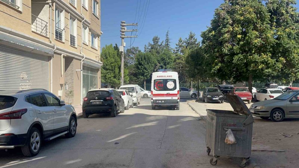 Birinci Kattan Düşen 1 Buçuk Yaşındaki Çocuk Hastaneye Kaldırıldı